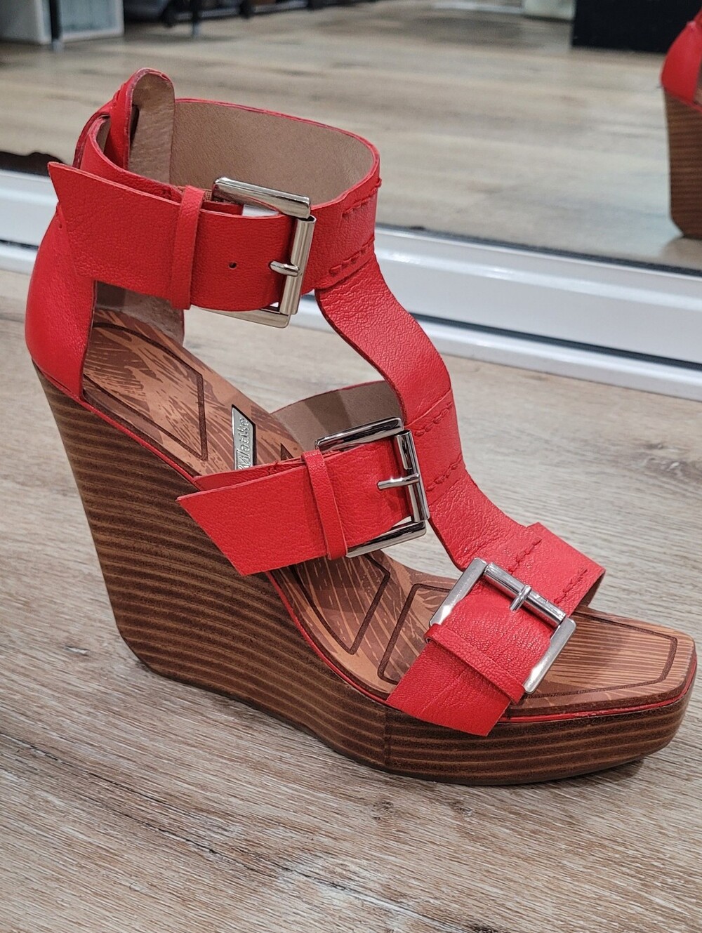 New Matiko Red Leather Buckle Wedge Sandals